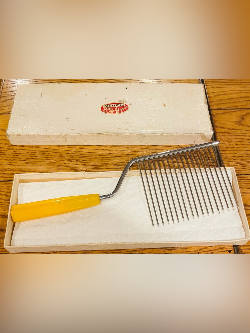 Vintage Schneider Cake Breaker, original box, Bakelite yellow handle
